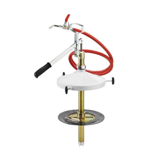 Hand-operated pump for transferring grease